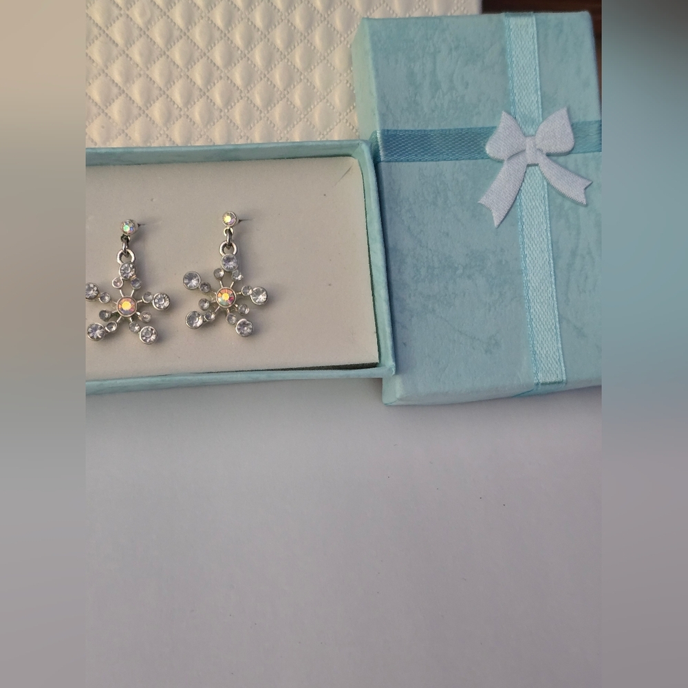 Vintage rhinestone snowflake drop earrings.